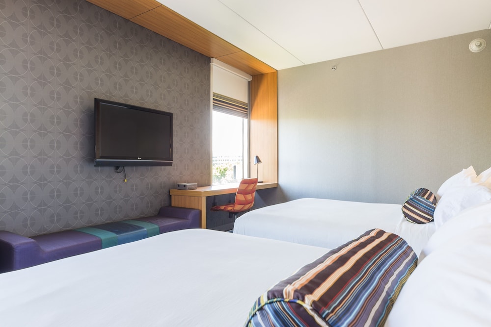 Room, 2 Queen Beds (Mobility Accessible, Roll-in Shower) photo 3