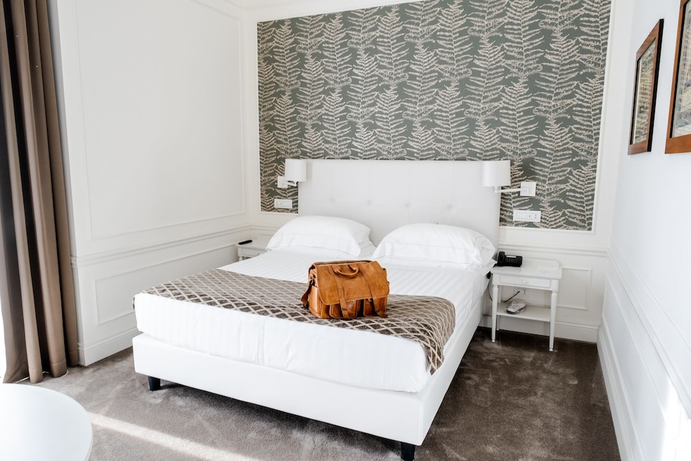 Executive Room - Photo 1