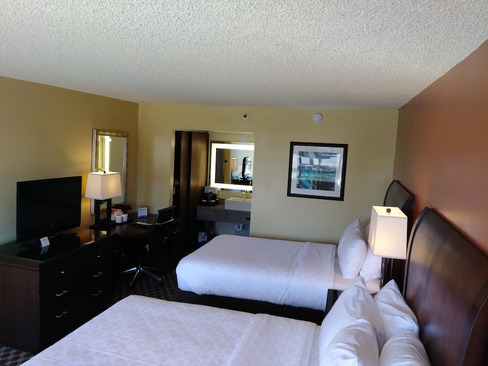 Room, 2 Double Beds, Non Smoking (Efficiency) - Photo 5