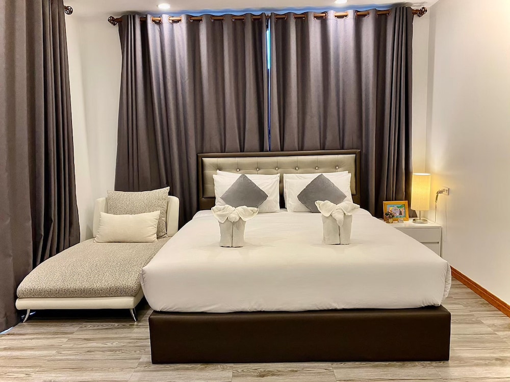 Luxury Suite - Photo 1