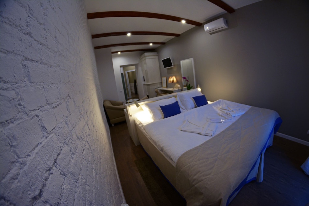 Superior Double or Twin Room photo 3