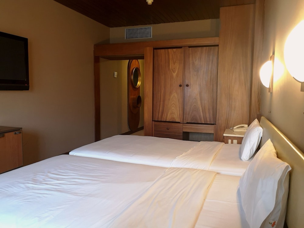 Twin Room - Photo 8