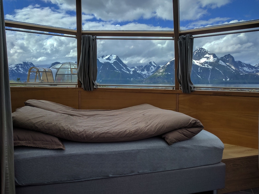 Exclusive Room, 1 Queen Bed, Ocean View, Beachfront photo 3