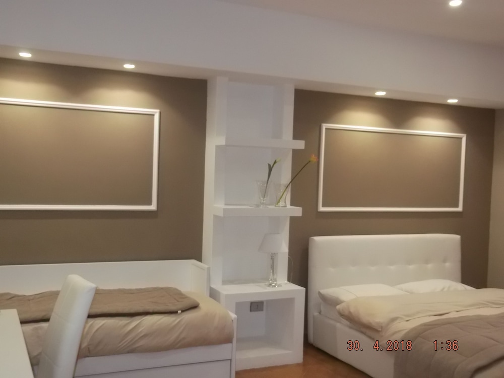 Comfort Triple Room, Private Bathroom photo 2