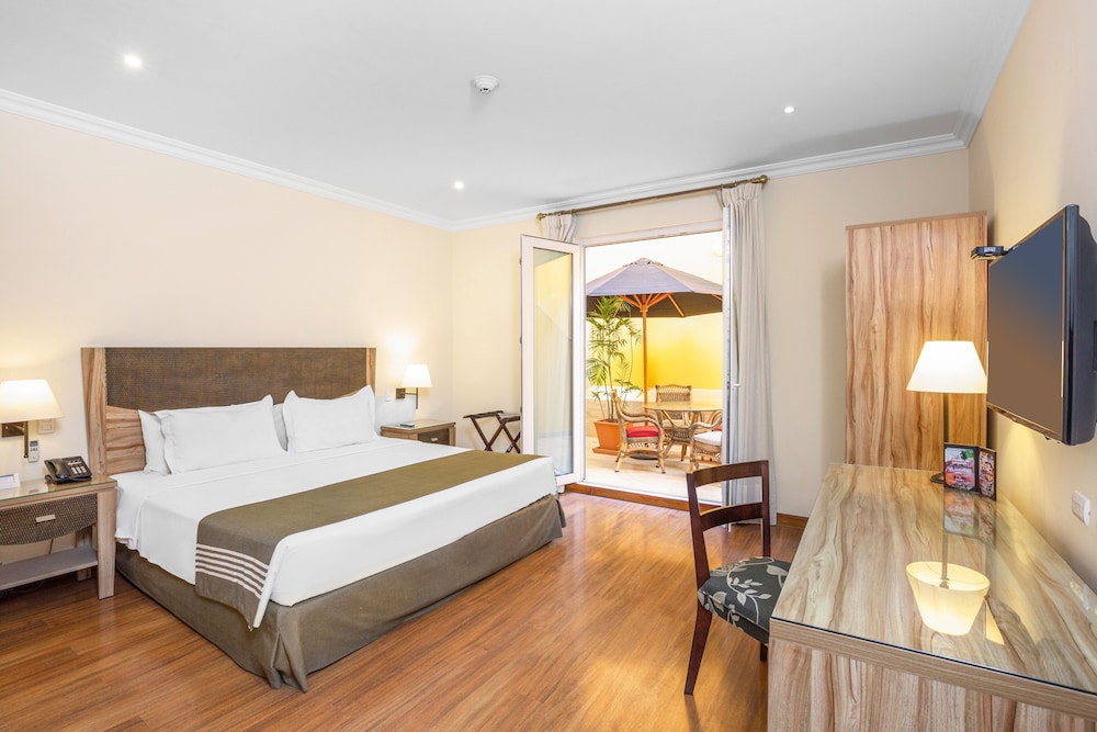 Superior Room, 1 King Bed, Terrace - Photo 4