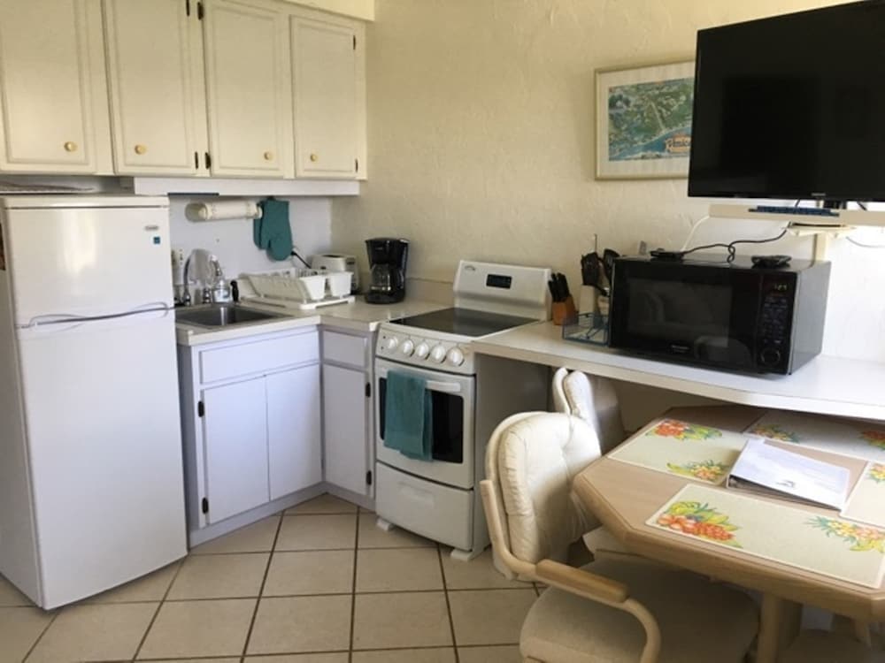 Beachfront, 1 Bedroom, Family Condo, Non Smoking, Full Kitchen, Villa #23 photo 3