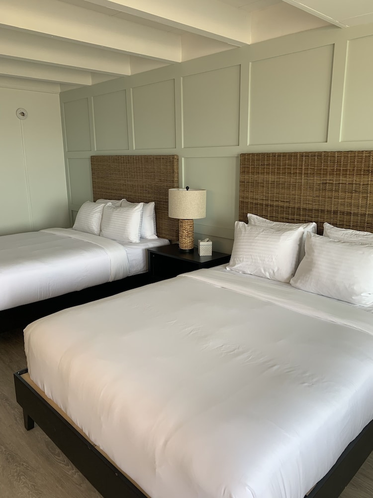 Deluxe Room, 2 Queen Beds, Patio First Level, Full Unobstructed Ocean View photo 1