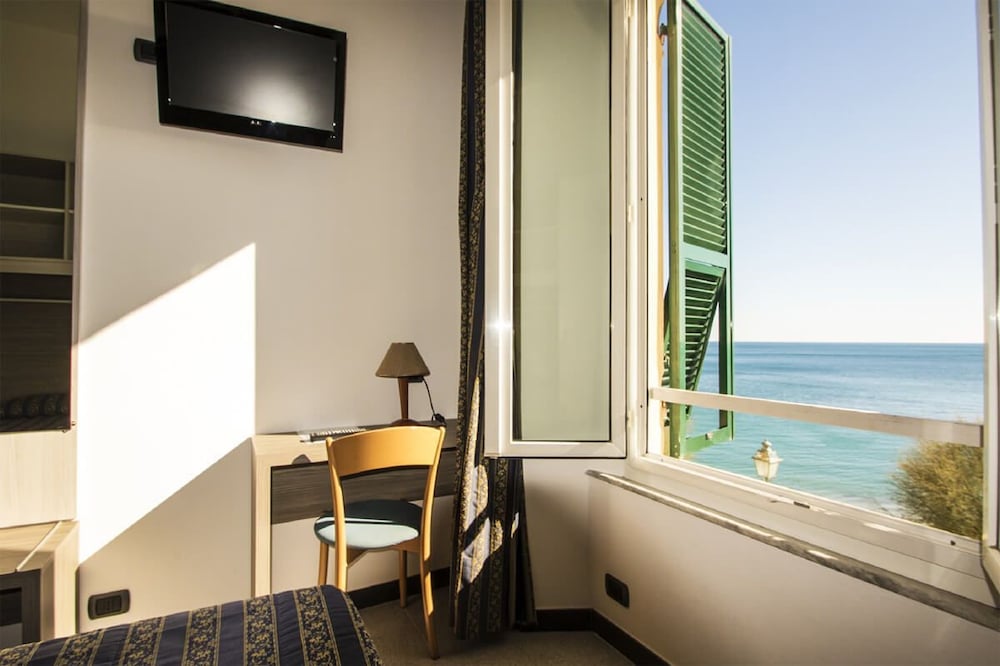 Double or Twin Room, Sea View