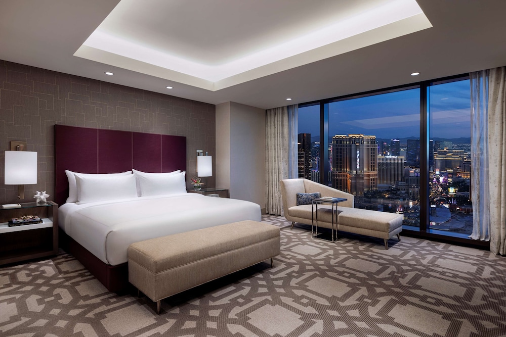 Entertainment Suite, 1 Bedroom (Strip View, 1 King Bed) - Photo 2