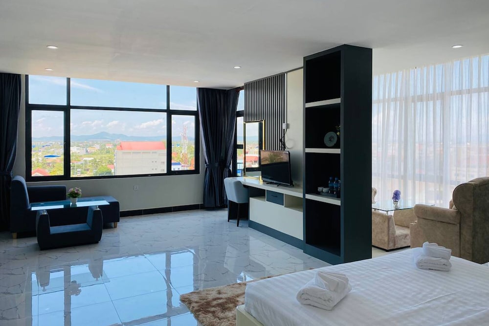 Deluxe King Bed with balcony (01 Extra King Bed) - Photo 1