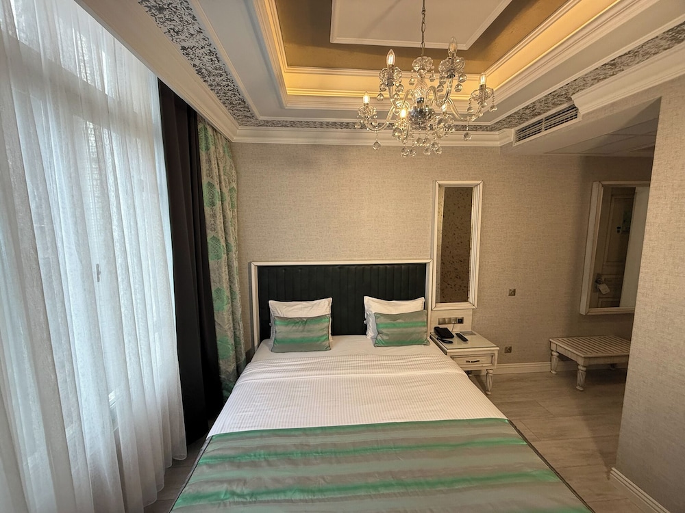 Standard Atrium Double Room photo 3