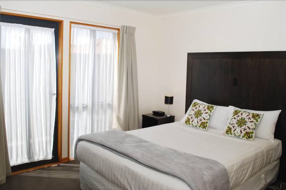 Family Suite, Multiple Beds, Non Smoking, Kitchenette (Suite) photo 2