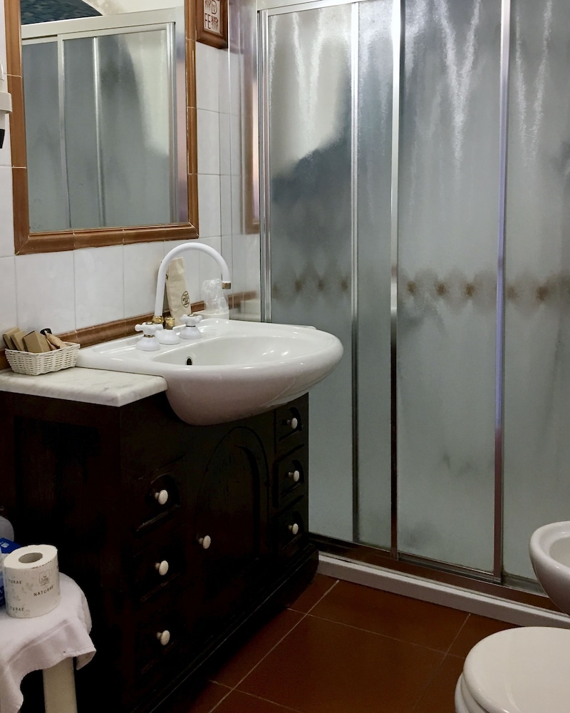 Deluxe Double Room (Superior) - Photo 12