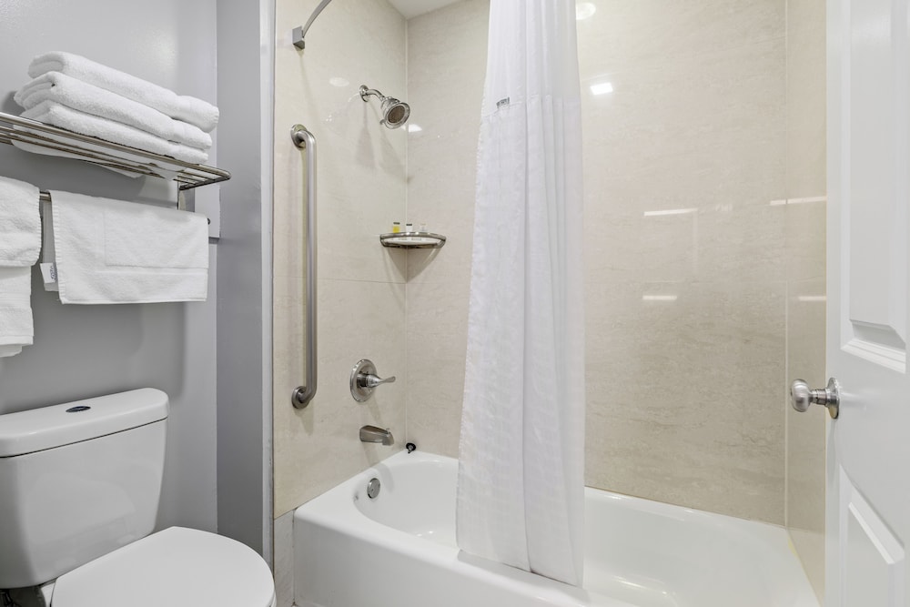 Standard Room, 2 Queen Beds - Photo 8