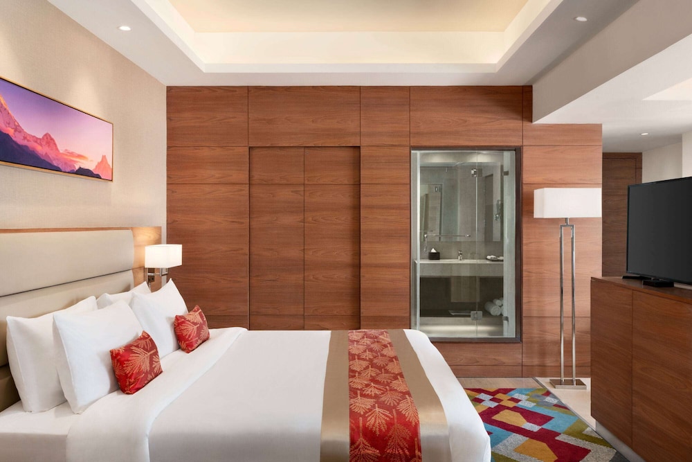 Deluxe Room, 1 King Bed, Non Smoking - Photo 10