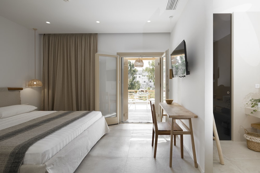 Deluxe Suite, Hot Tub (Outdoor) - Photo 1