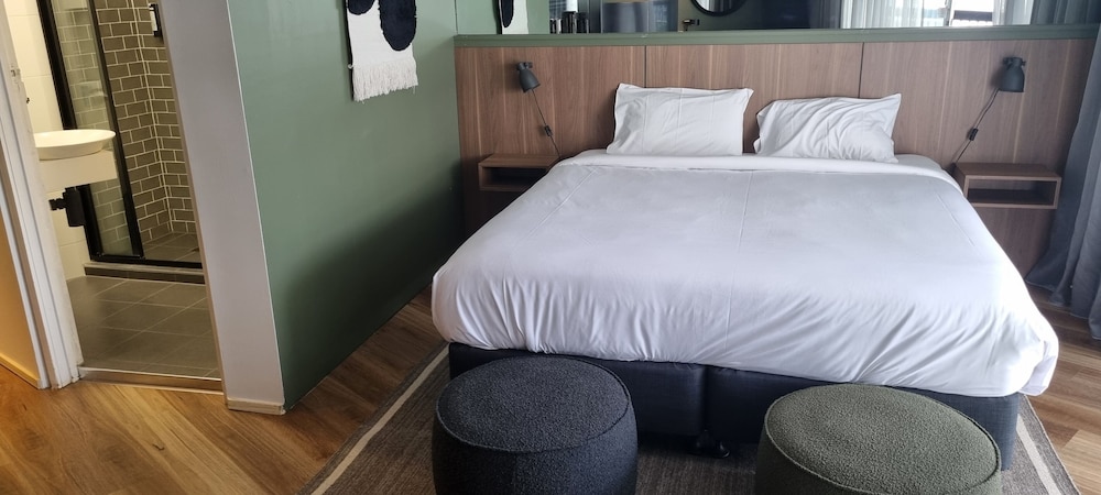 King Standard Room - Photo 11