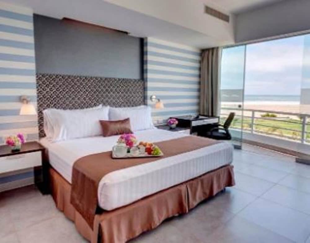 Suite, 1 King Bed photo 1