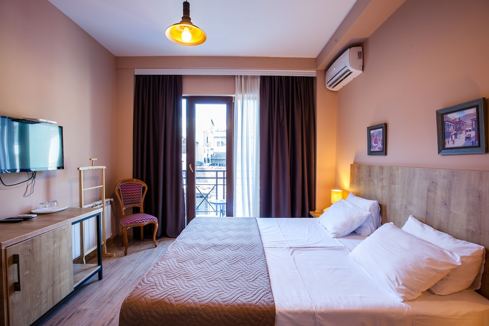 Standard Double or Twin Room, Balcony, City View photo 2