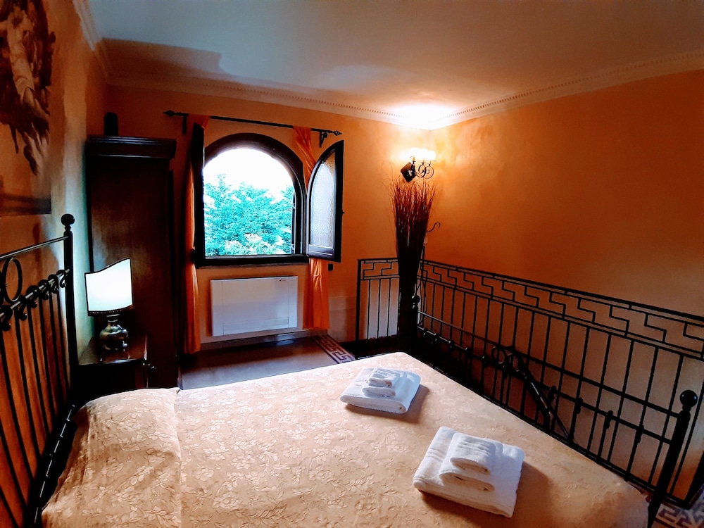 Standard Room - Photo 11