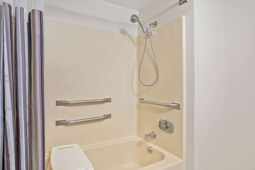 Room, 1 Double Bed, Accessible, Non Smoking (Mobility) - Photo 5