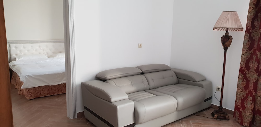 Family Room, 1 Bedroom, Kitchen, City View photo 1