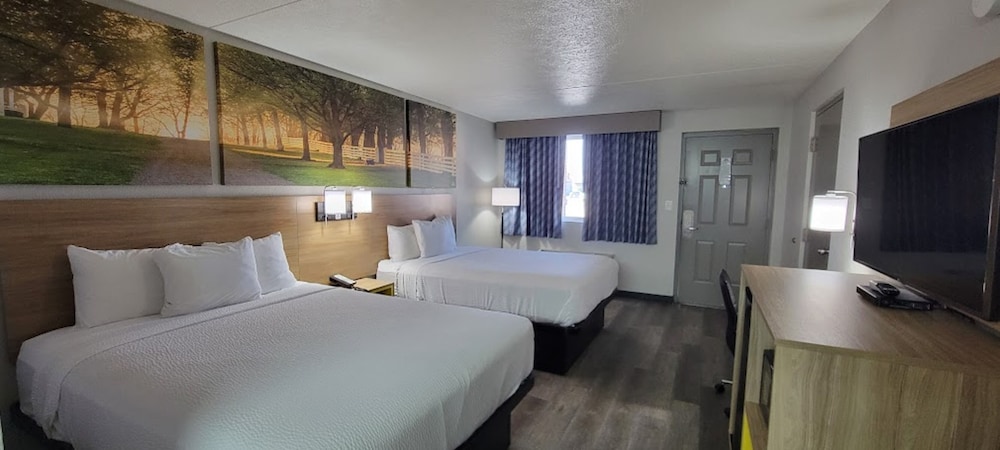 Standard Room, 2 Queen Beds photo 3