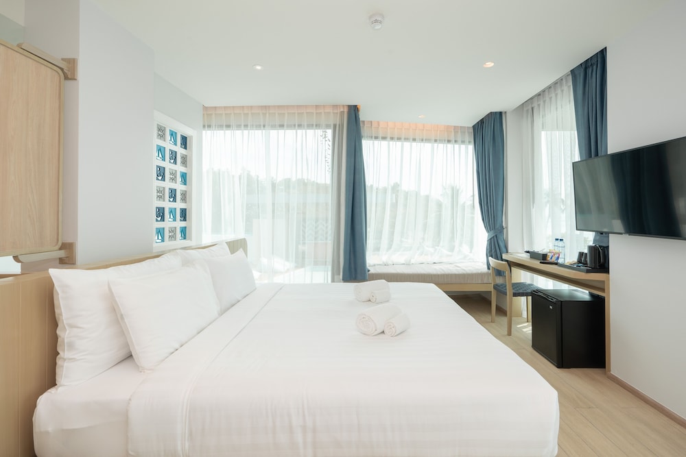 Suite, Bathtub - Photo 12
