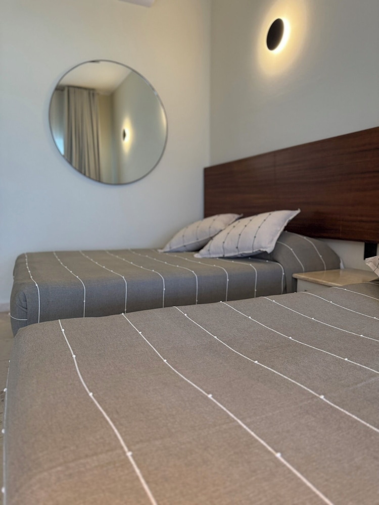 Deluxe Room, 2 Double Beds photo 3