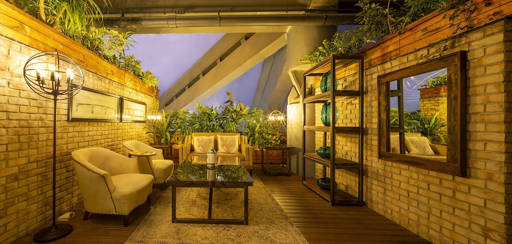 Grand Deluxe King with Terrace - Photo 4