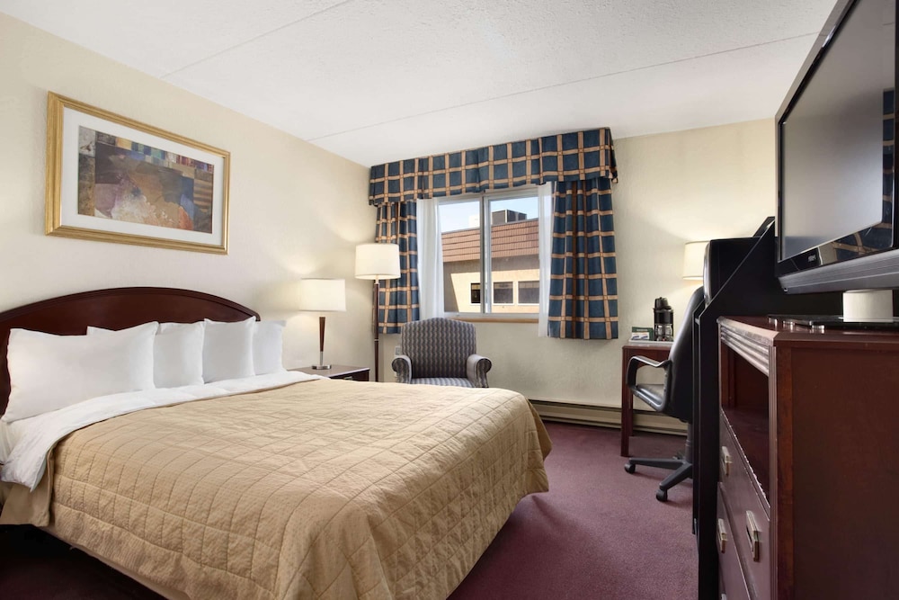 Standard Room, 1 Queen Bed - Photo 13