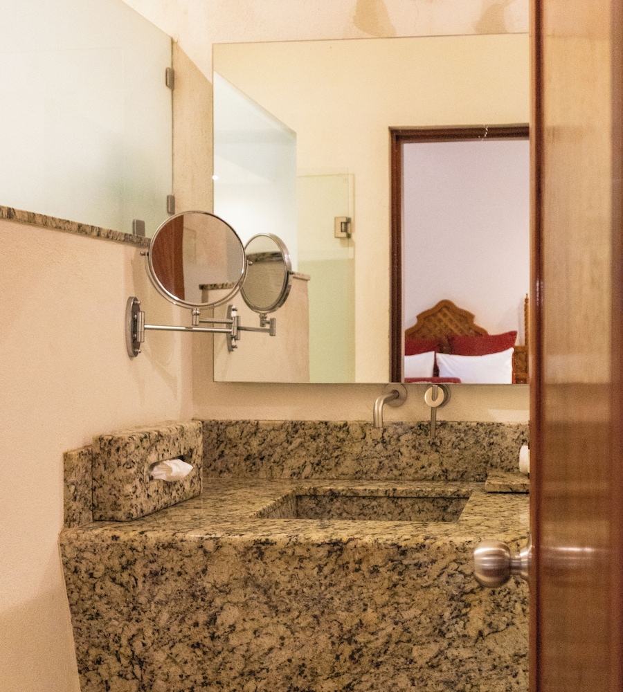 Terrace Suite with 2 beds and Jacuzzi photo 2