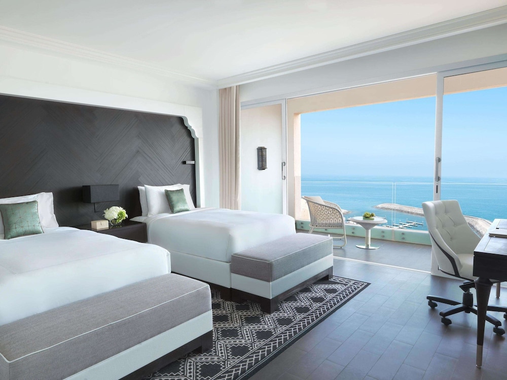 Deluxe Room, 2 Queen Beds, Ocean View photo 2