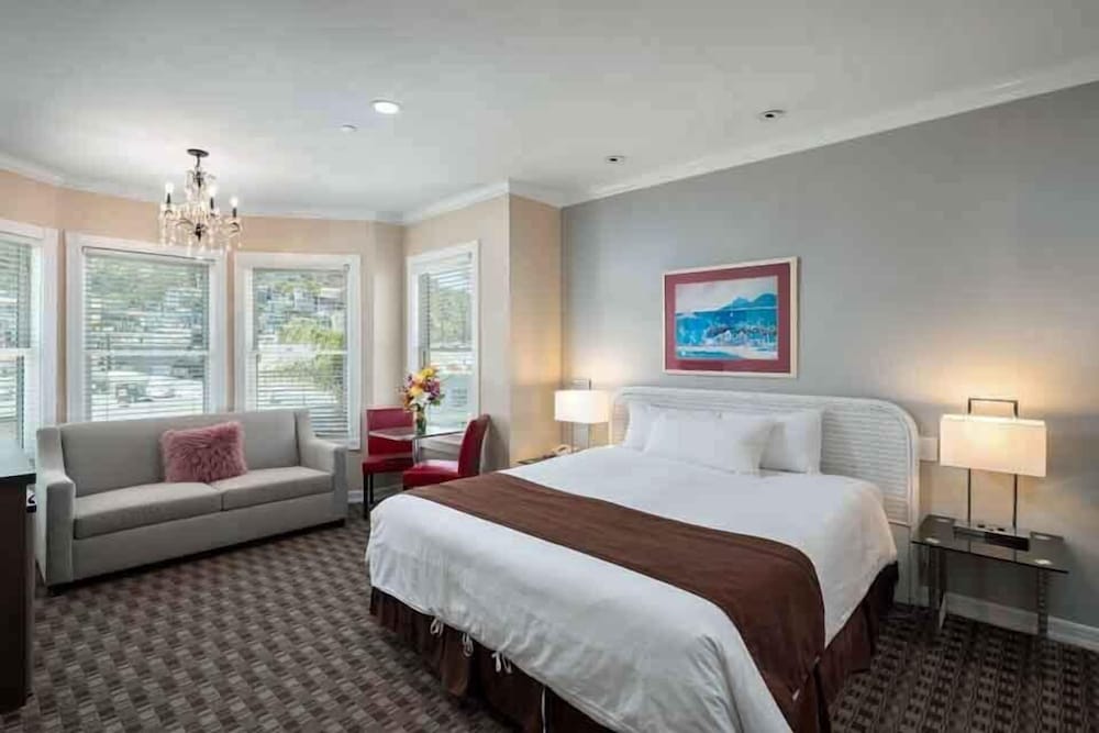 Luxury Suite, Partial Ocean View - Photo 2