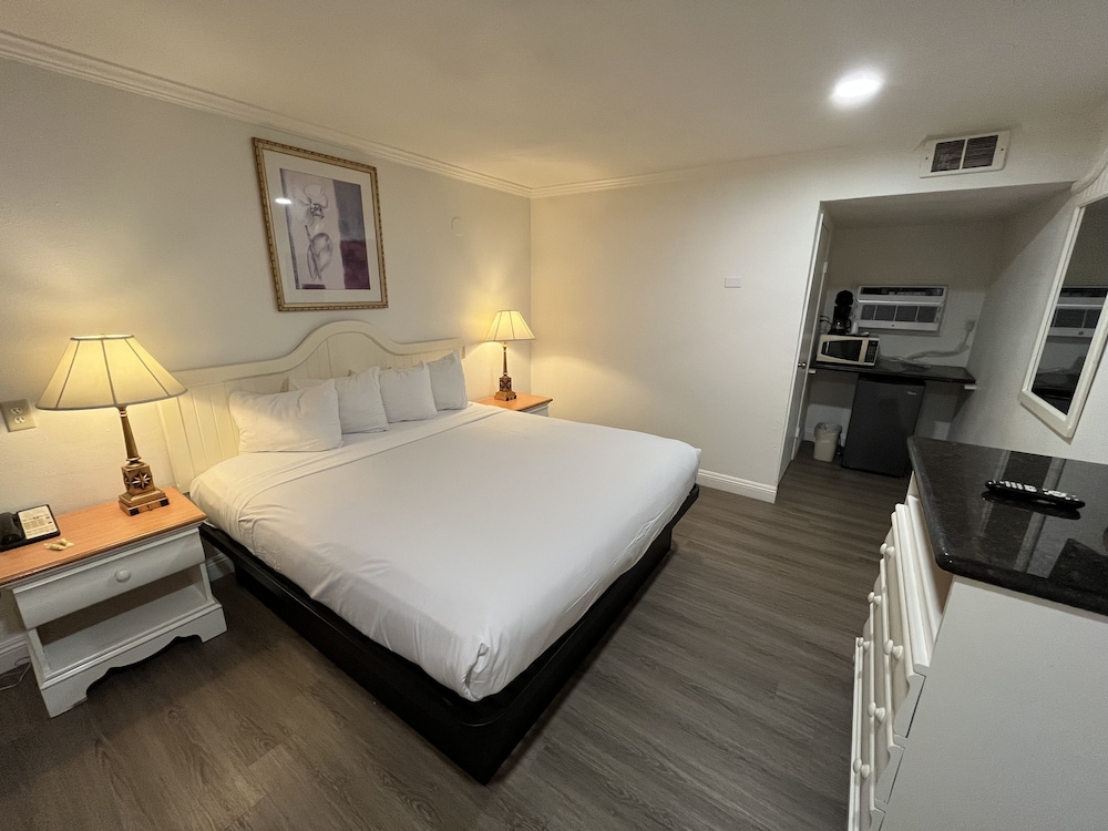 Standard Room, 1 King Bed, Non Smoking