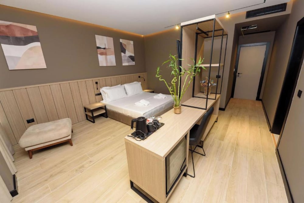 Triple Room, Hot Tub