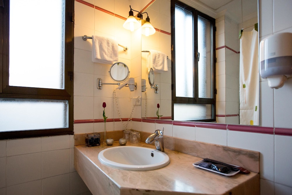 Standard Double Room, 1 Double Bed photo 3