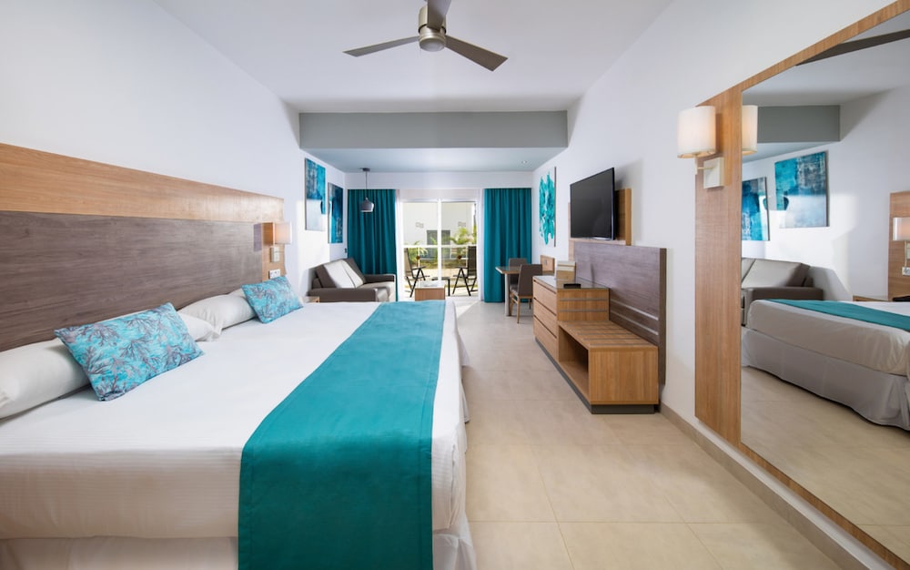 Suite Junior, vue jardin (B2C-CAN)