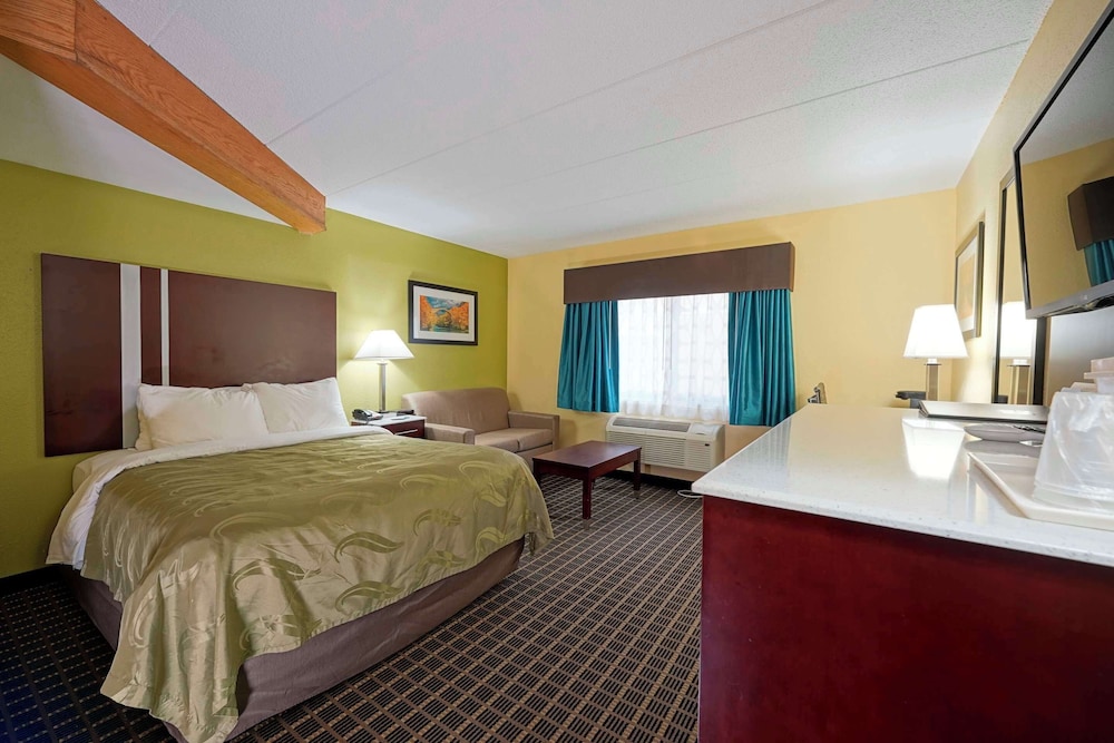 Room, 1 Queen Bed with Sofa bed, Accessible, Non Smoking - Photo 1