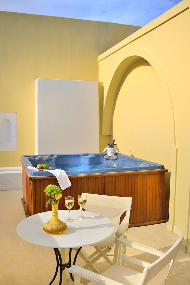 Superior Suite - Photo 8