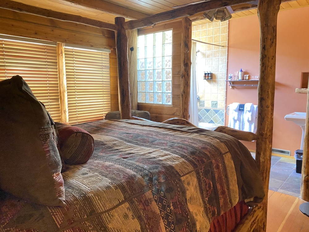 Cozy Pine Suite