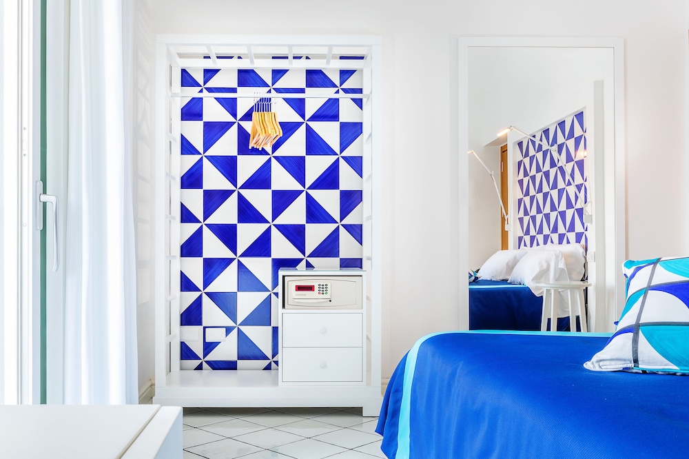 Classic Double or Twin Room, Sea View - Photo 6