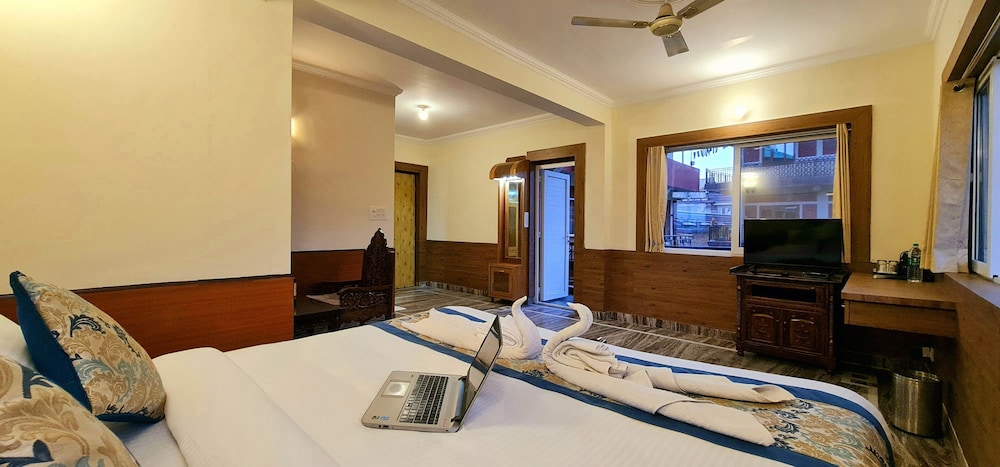 Royal Double Room, 1 King Bed, Mountain View