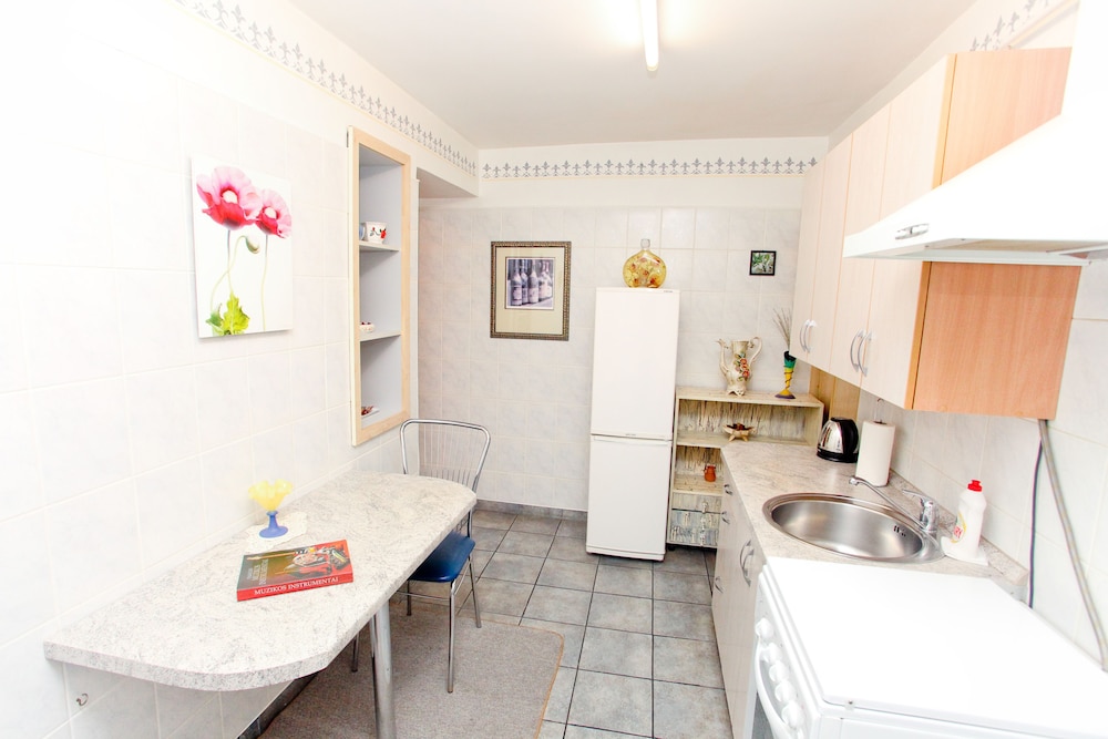 Apartment (Moderate) photo 3