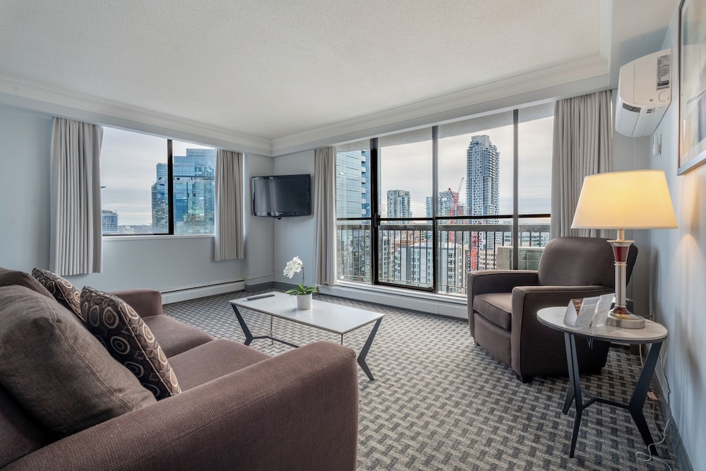 Premium Suite, 1 King Bed, Kitchen, Corner - Photo 6