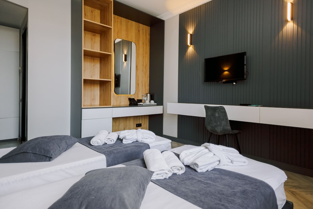 Standard Twin Room, Multiple Beds, Non Smoking, Balcony - Photo 5