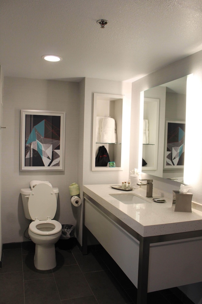 Suite, 1 King Bed (Additional Living and Dining Area) - Photo 8