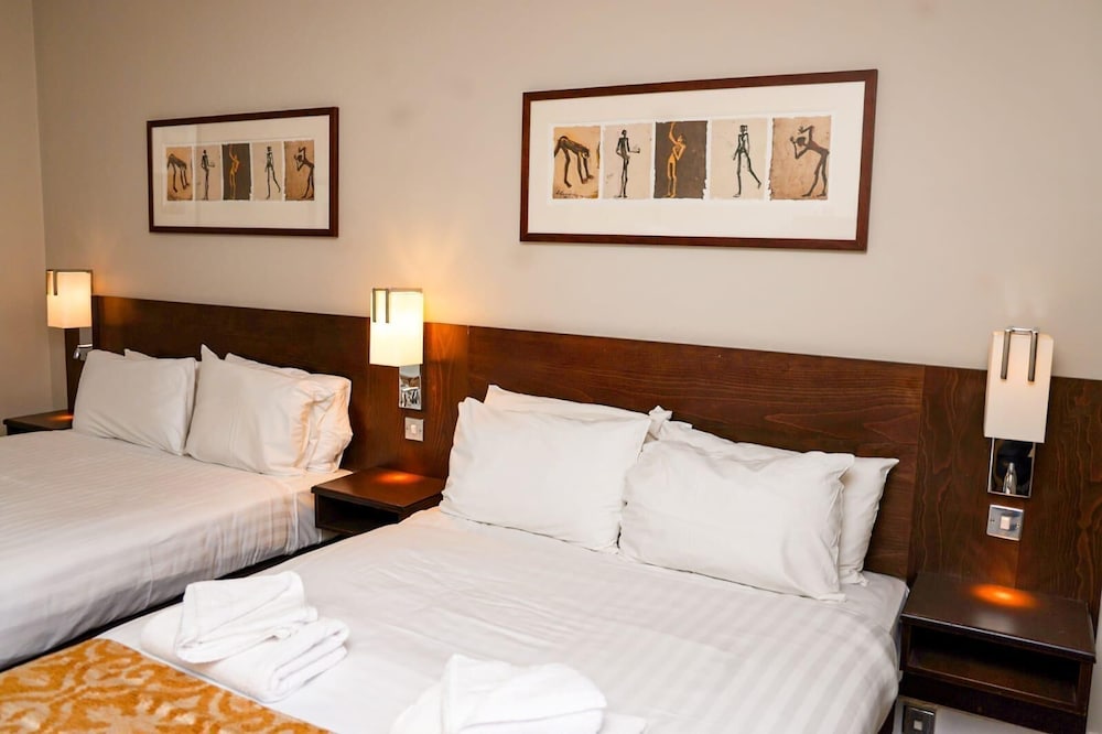 Superior Suite, Ensuite photo 3