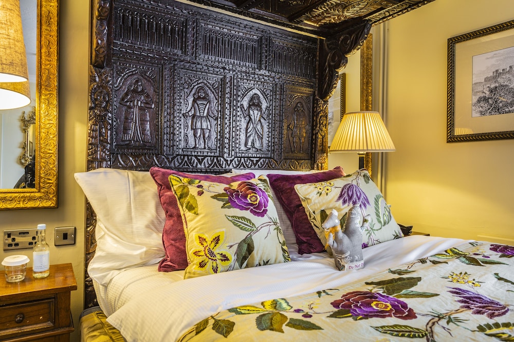 Deluxe Historic Double Room (Four Poster) photo 3