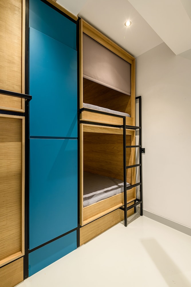 Bed in 8 Bed Mixed Dormitory with Balcony photo 3